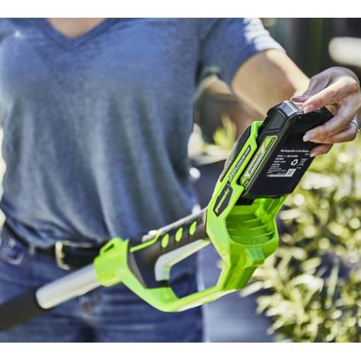 dnls5bdmgul.jpg - Mowers Online Cordless hedge trimmer with neon green housing