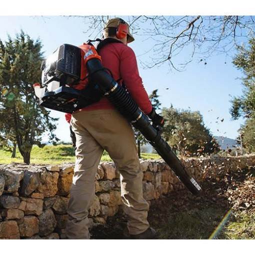 kyku1p0cxty.jpg - Mowers Online Man using backpack leaf blower outdoors
