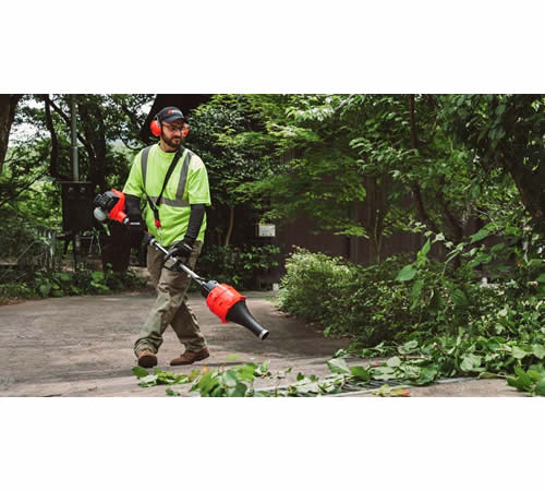 q4f4kslhgrb.jpg - Mowers Online Worker operating string trimmer in yard